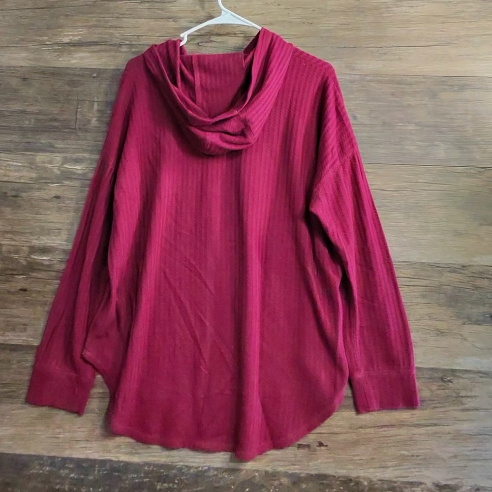 Cha Sor Casual Burgundy Hooded Sweatshirt - Picture 2 of 7